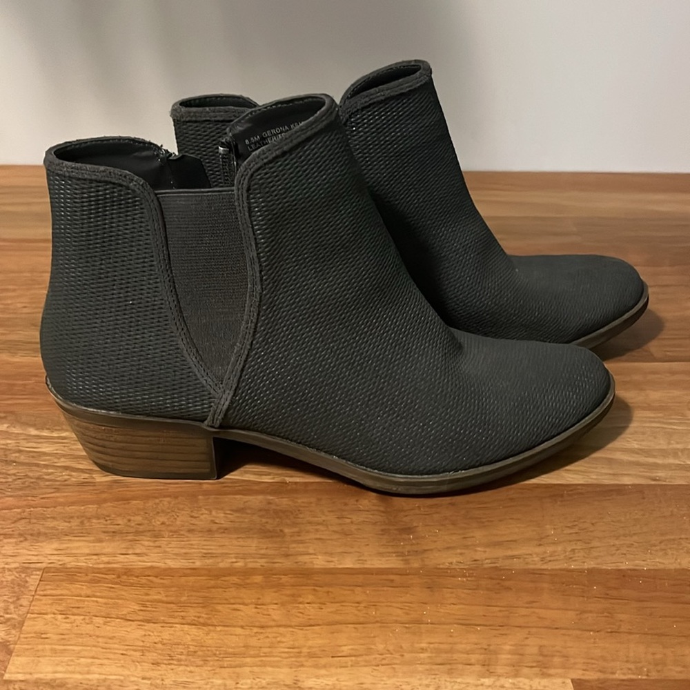 Kensie Size 8 ankle boots